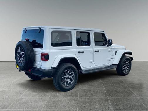 2024 Jeep Wrangler 4-Door Sahara 4x4