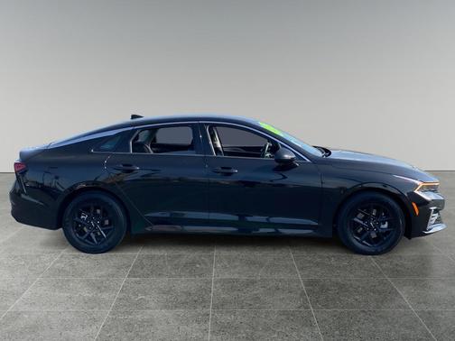 Aurora Black Pearl 2025 Kia K5 LXS