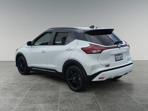 2021 Nissan Kicks SR