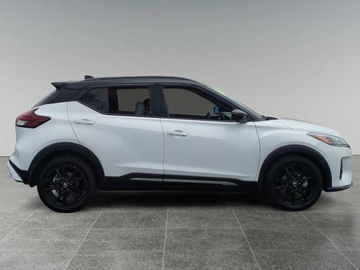 2021 Nissan Kicks SR