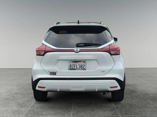 2021 Nissan Kicks SR