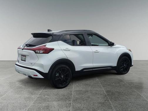 2021 Nissan Kicks SR