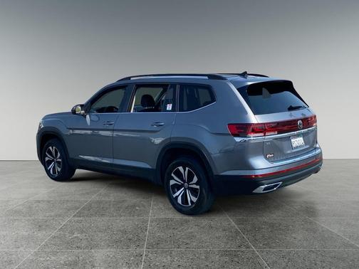 Platinum Gray 2025 Volkswagen Atlas 2.0T SE