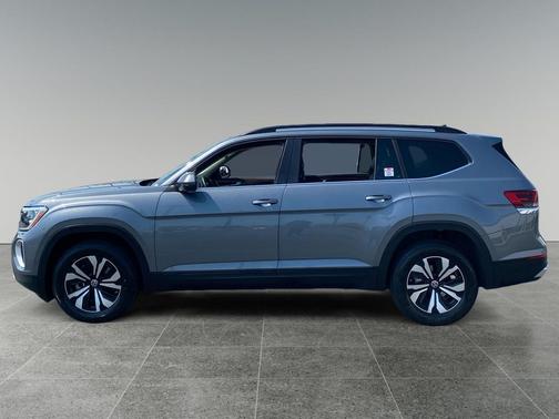 Platinum Gray 2025 Volkswagen Atlas 2.0T SE
