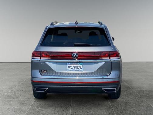 Platinum Gray 2025 Volkswagen Atlas 2.0T SE