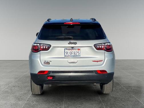 Silver Zynith Metallic Clearcoat 2024 Jeep Compass Trailhawk