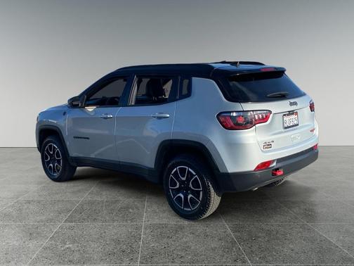 Silver Zynith Metallic Clearcoat 2024 Jeep Compass Trailhawk