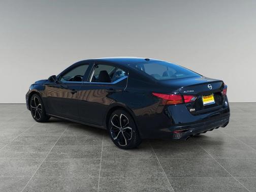 2023 Nissan Altima SR FWD