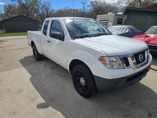 Glacier White 2015 Nissan Frontier S