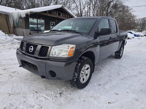 2004 Nissan Titan XE Crew Cab