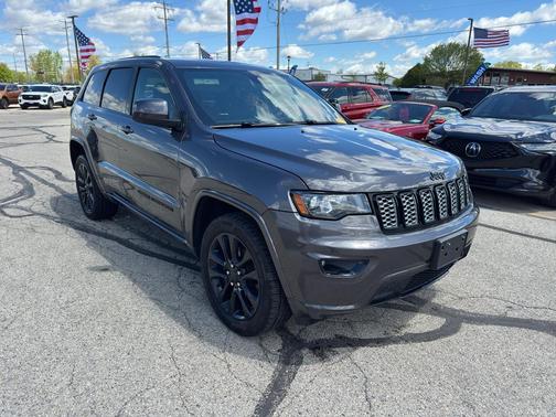 Granite Crystal Metallic Clearcoat 2018 Jeep Grand Cherokee Altitude