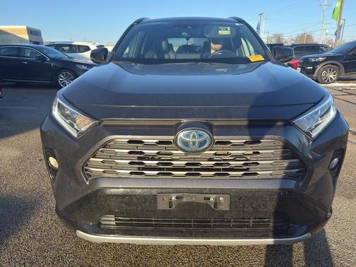 2019 Toyota RAV4 Hybrid SE