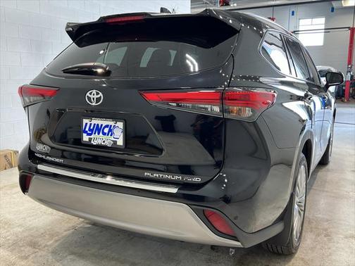 2023 Toyota Highlander Platinum