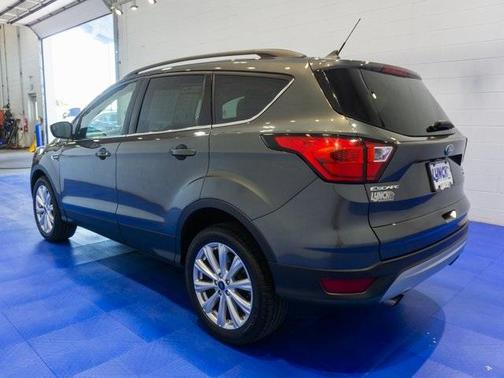 Photo 4 of 28 of 2019 Ford Escape SEL
