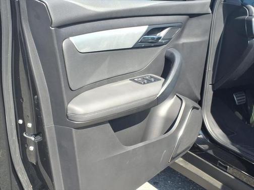 2025 VinFast VF 8 Plus