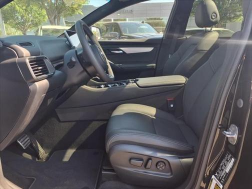 2025 VinFast VF 8 Plus