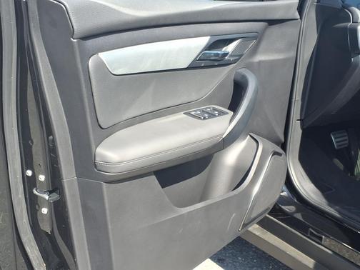 2025 VinFast VF 8 Plus
