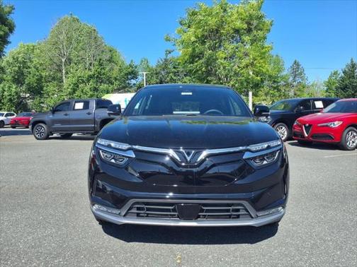 2025 VinFast VF 8 Plus