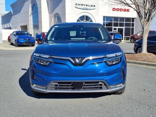 2025 VinFast VF 8 Eco