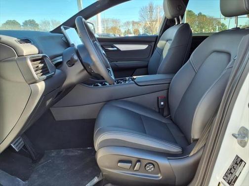 2025 VinFast VF 8 Plus