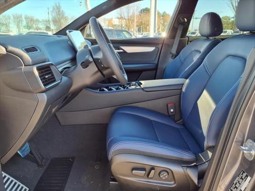 2025 VinFast VF 8 Plus