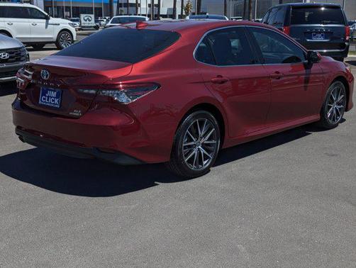 2022 Toyota Camry Hybrid XLE