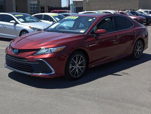 2022 Toyota Camry Hybrid XLE