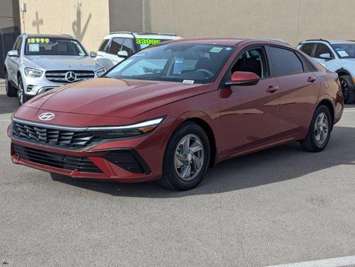 2025 Hyundai ELANTRA SE