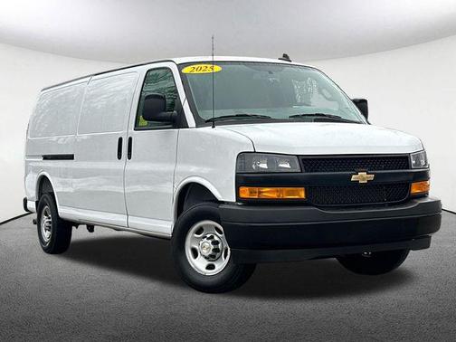 Summit White 2025 Chevrolet Express 3500 Work Van