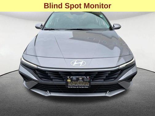 2024 Hyundai ELANTRA SE