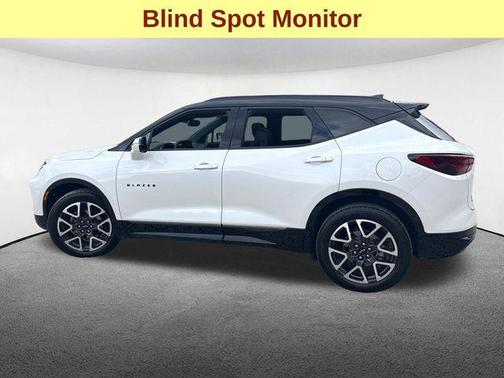 Iridescent Pearl Tricoat 2023 Chevrolet Blazer RS