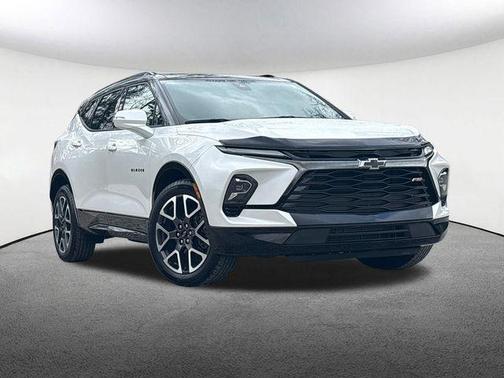 Iridescent Pearl Tricoat 2023 Chevrolet Blazer RS