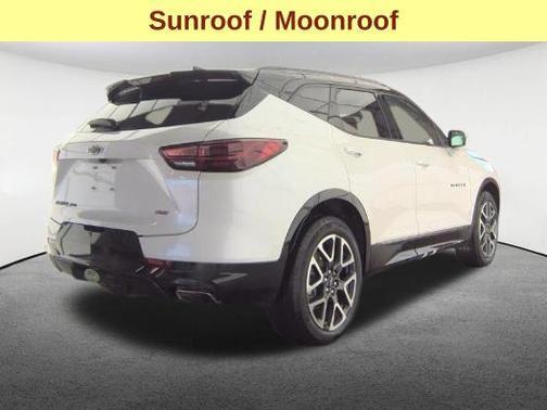 Iridescent Pearl Tricoat 2023 Chevrolet Blazer RS