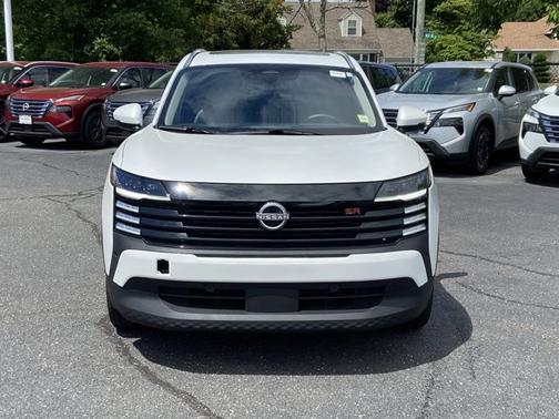 Aspen White Tri 2025 Nissan Kicks SR