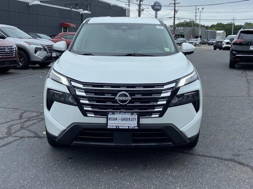 Everest White P 2025 Nissan Rogue SV