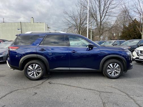 Deep Ocean Blue 2025 Nissan Pathfinder SL