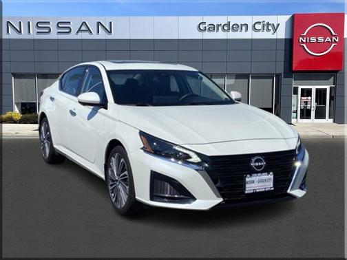 White 2025 Nissan Altima SL