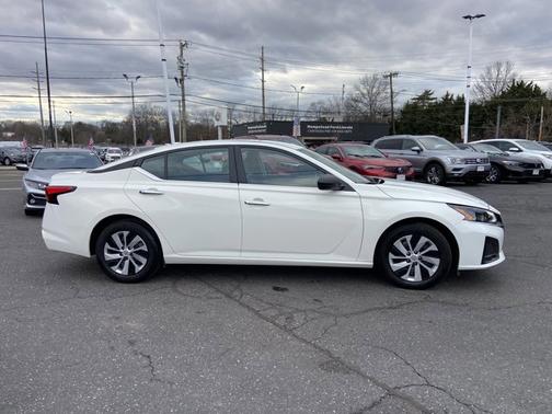 Glacier White 2025 Nissan Altima S