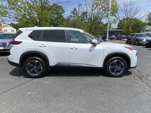 Everest White P 2025 Nissan Rogue SV