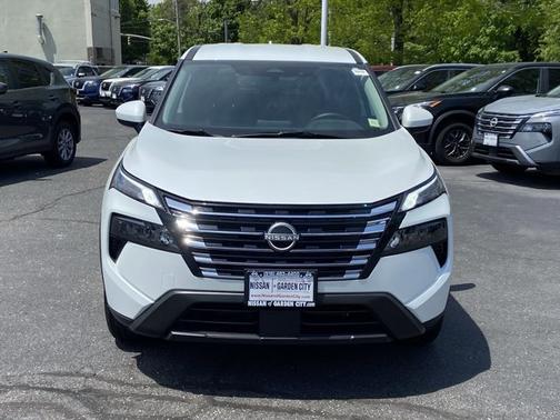 Everest White P 2025 Nissan Rogue SV