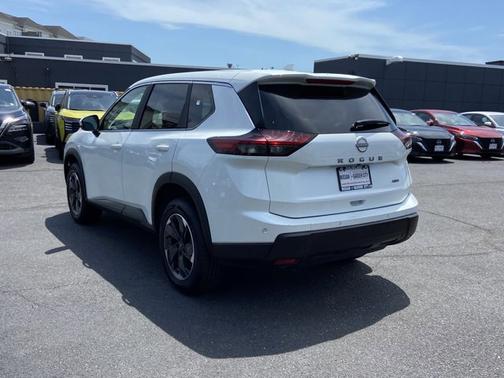 Everest White P 2025 Nissan Rogue SV