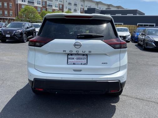 Everest White P 2025 Nissan Rogue SV