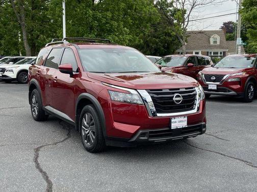 2024 Nissan Pathfinder SV