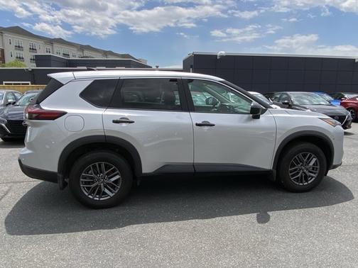 Brilliant Silver Metallic 2025 Nissan Rogue S