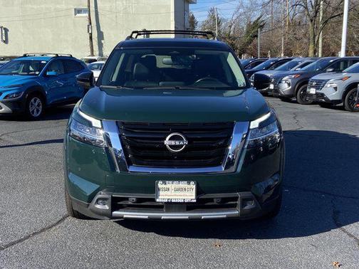 2022 Nissan Pathfinder SL