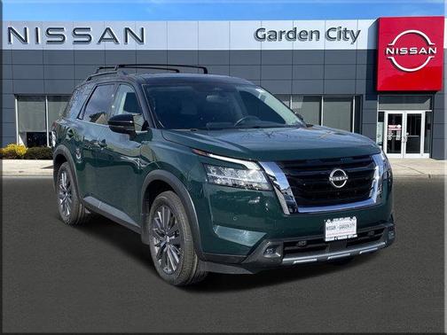 2022 Nissan Pathfinder SL
