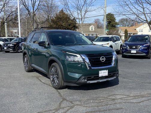 2022 Nissan Pathfinder SL