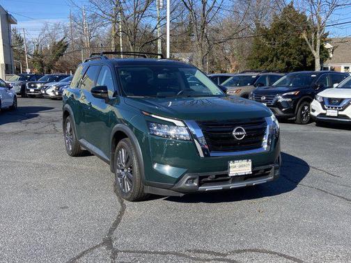 2022 Nissan Pathfinder SL
