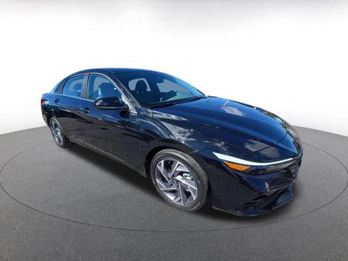 2025 Hyundai ELANTRA SEL