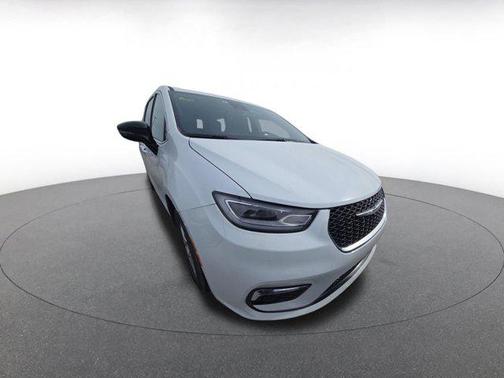 2025 Chrysler Pacifica L